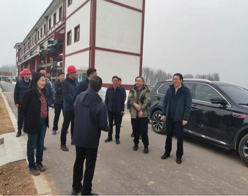Zhang Yanming, Giám đốc Trung tâm Xây dựng và An toàn Bộ Thủy lợi cùng đoàn đi sâu vào kèo nhà cái euro Weihe để tiến hành kiểm tra
