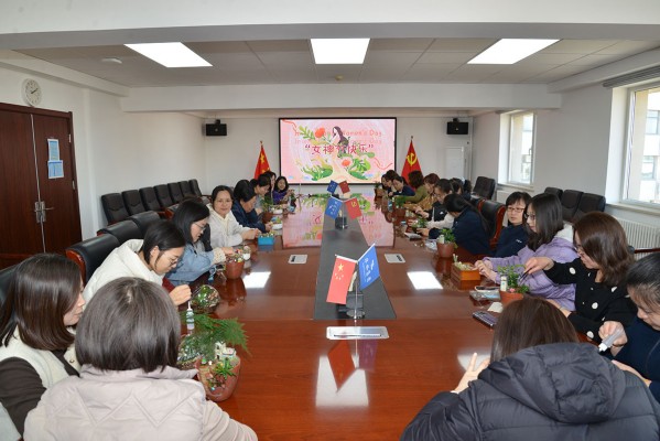 Khi "nữ thần" gặp "tiểu thịt tươi"